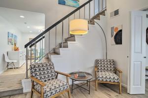 Modern Palm Springs Townhome Near Golf Courses