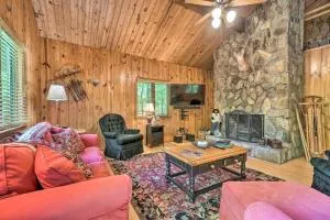 Serene Sky Valley Family Chalet with Fireplace - Scaly Mountain