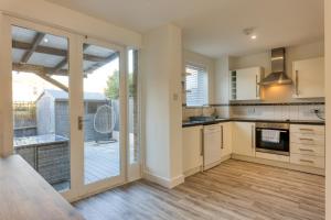 Casa Cella - Central modern house with driveway & garden