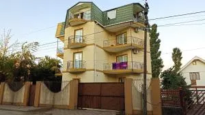 Guest House KARLA - Alambari