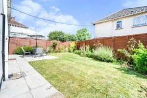 Beautiful 3 bedroom home, 10 minutes walk to Beach. - Old Clee