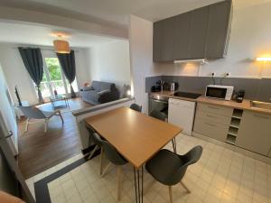 Appartements Fabuleux T3 de 85 m2, situe au calme avec grand parking gratuit prive ,Fibre wifi : photos des chambres