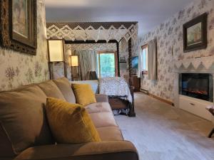 Whisperin Pines Chalet