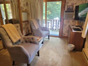 Whisperin Pines Chalet