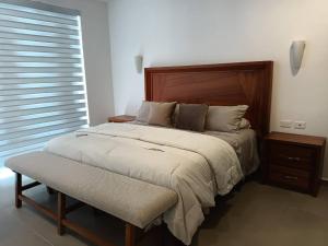 One Bedroom, Great Location steps from the beachh, Beautiful Roof Top View