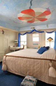 Jules Verne room in Spencer Hotel & Spa Chautauqua