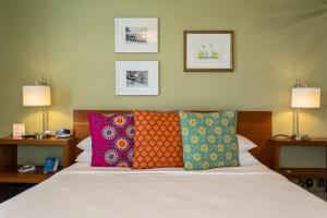 Junior Suite (Self Check-in with Virtual Front Desk) room in El Paseo Hotel