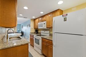 Beach Front Complex Condo - Madeira Norte #106