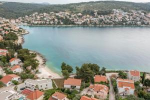 Charming apartment with private garden and terrace