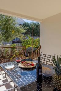 Charming apartment with private garden and terrace