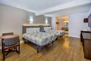 Deluxe Queen Room with Two Queen Beds - Non-Smoking room in Motel 6-Inglewood CA