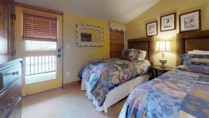 Luxury 3 Bedroom Lionshead Village Condo With Rooftop Pool, Hot Tubs