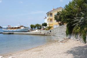 Apartments by the sea Supetarska Draga - Gornja, Rab - 5053 