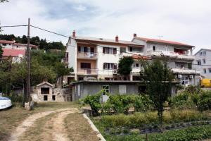 Apartments with parking space Kampor, Rab - 4984