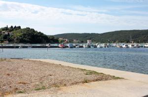 Apartments with a parking space Kampor, Rab - 5018 