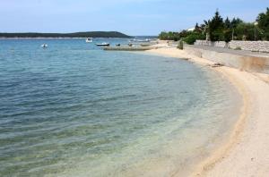 Apartments with a parking space Barbat, Rab - 5002