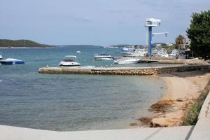 Apartments by the sea Barbat, Rab - 4993 