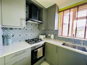 Beautiful 3 bedroom house with garden + Parking