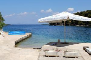 Family friendly apartments with a swimming pool Sali, Dugi otok - 8083