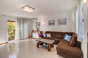 Two-Bedroom Apartment with Terrace room in Apartments with a parking space Mali Losinj (Losinj) - 8024