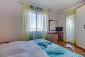 Apartments with a parking space Mali Losinj (Losinj) - 8024