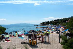 Apartments with a parking space Icici, Opatija - 7859 