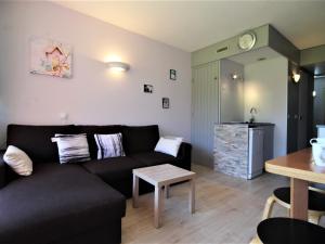 Appartement rénové 2 pièces, balcon, prox commerces, non fumeur - FR-1-346-385