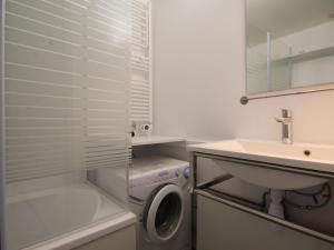 Appartement rénové 2 pièces, balcon, prox commerces, non fumeur - FR-1-346-385