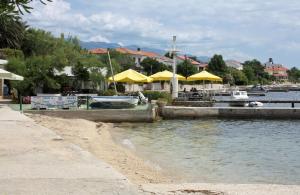 Apartments with a parking space Barbat, Rab - 11532 