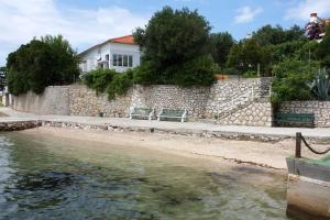 Apartments with a parking space Barbat, Rab - 11532