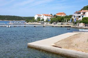 Apartments with a parking space Kampor, Rab - 12273 