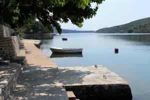 Family friendly seaside apartments Zaton, Krka - 12416 