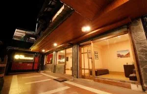 The Griffon's Nest - Mirik