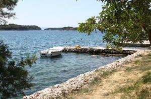 Apartments by the sea Supetarska Draga - Gornja, Rab - 15453 
