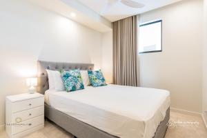 THE COSMOPOLITAN COTTON TREE Unit 10307 RIVERFRONT BREEZE