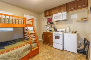 Acorn Cottage - Hidden gem in green heaven, getaway to Bass Lake & Yosemite