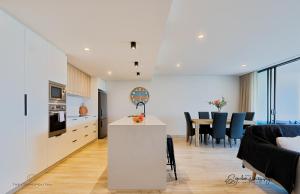 THE COSMOPOLITAN COTTON TREE UNIT 10508 SALTWATER CALM