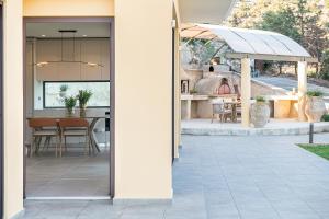 Mondethea vantage point home