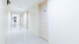 RedDoorz @ Insular Square Mandaue City