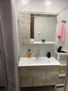 Aris Apartment