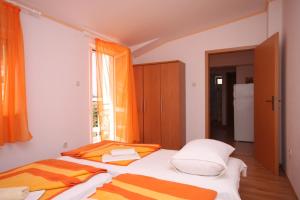 Apartments with parking space Gradac, Makarska - 6820
