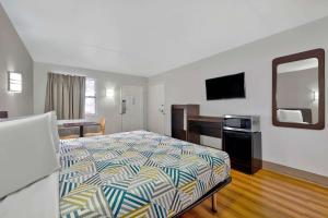 Budget Double Room room in Motel 6-Plano TX - Plano Northeast