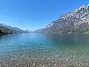 Maisonette im Penthouse-Stil ca 145m2 mit viel Privatsphäre - direkt am Walensee mit Badestrand - Unterterzen