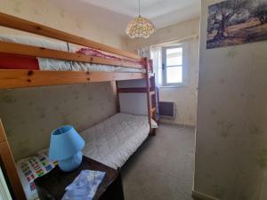 Sejours chez l'habitant LES CONILS - Gites et Chambres d'hotes : Chambre Quadruple avec Salle de Bains Commune