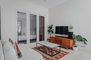 Affordable 2BR Private Pool Villa, Central Seminyak, Bali