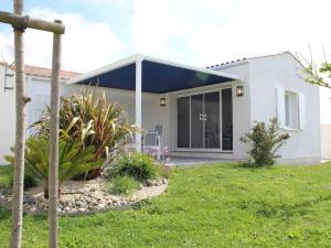 Maisons de vacances Maison moderne a Saint-Pierre-d'Oleron avec jardin, terrasse, 5 couchages, proche commerces - FR-1-246A-12 : photos des chambres