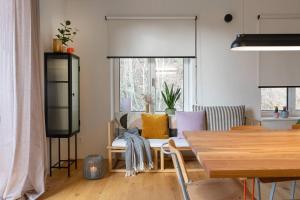 Design-Apartment mit Terrasse & Abendsonne I 71 m2 in alter Villa im Almtal I Parkplatz inklusive