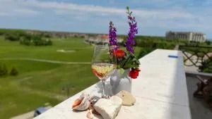 Panoramic 18th green view apartment in Lighthouse - Tsarichino