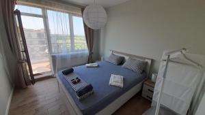 Panoramic 18th green view apartment in Lighthouse