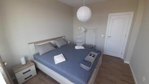 Panoramic 18th green view apartment in Lighthouse